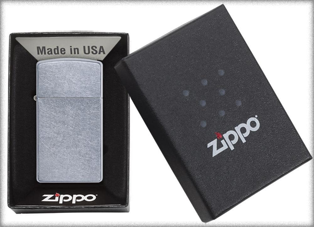 Slim?« Street Chrome?äó Windproof Lighter in its packaging